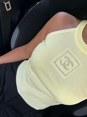 TOP JAUNE CHANEL AVEC LOGO SCINTILLANT