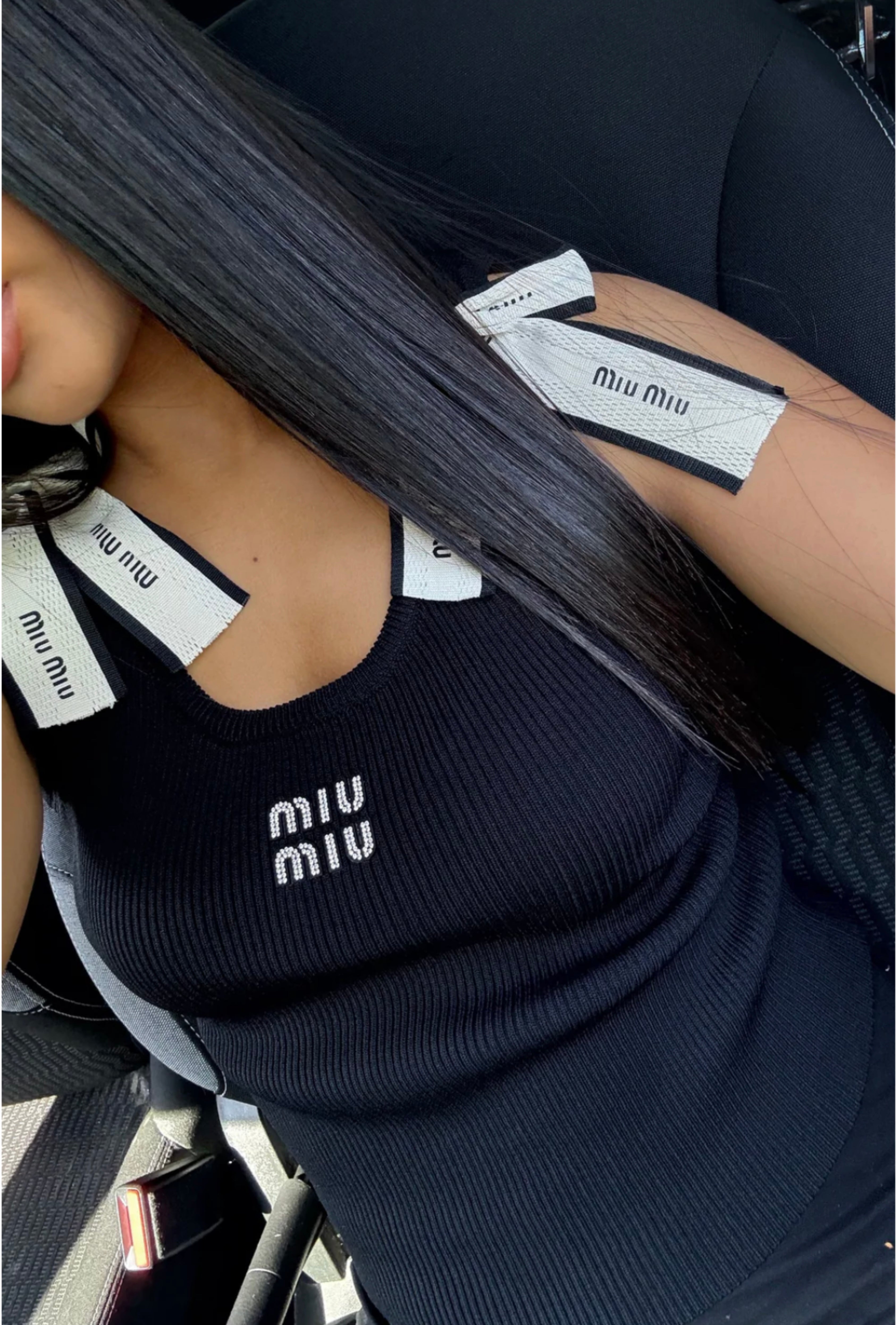 TOP MIU MIU NOIR AVEC NOEUD