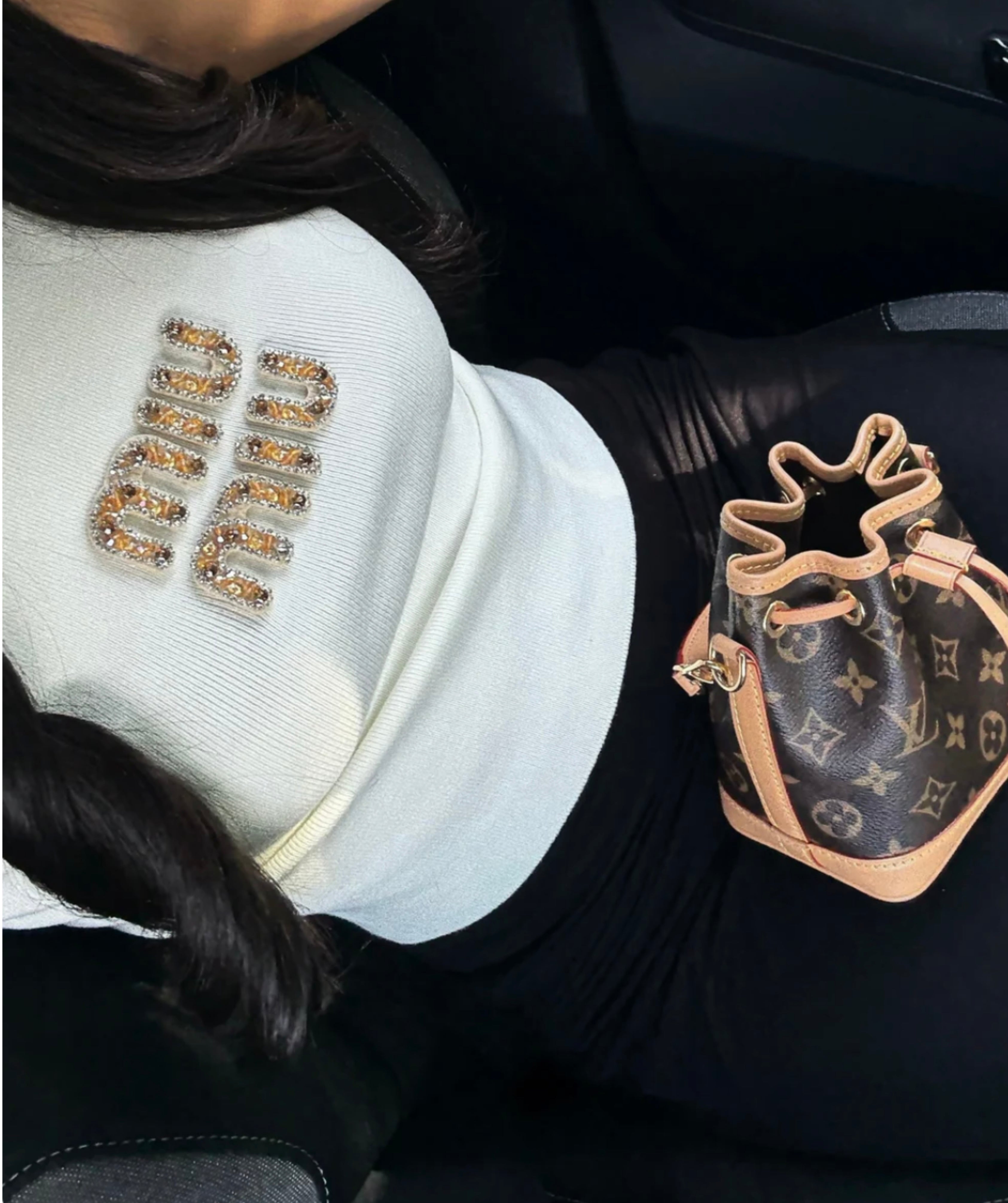 TOP MIU MIU BLANC AVEC LOGO BRODÉ DORÉE