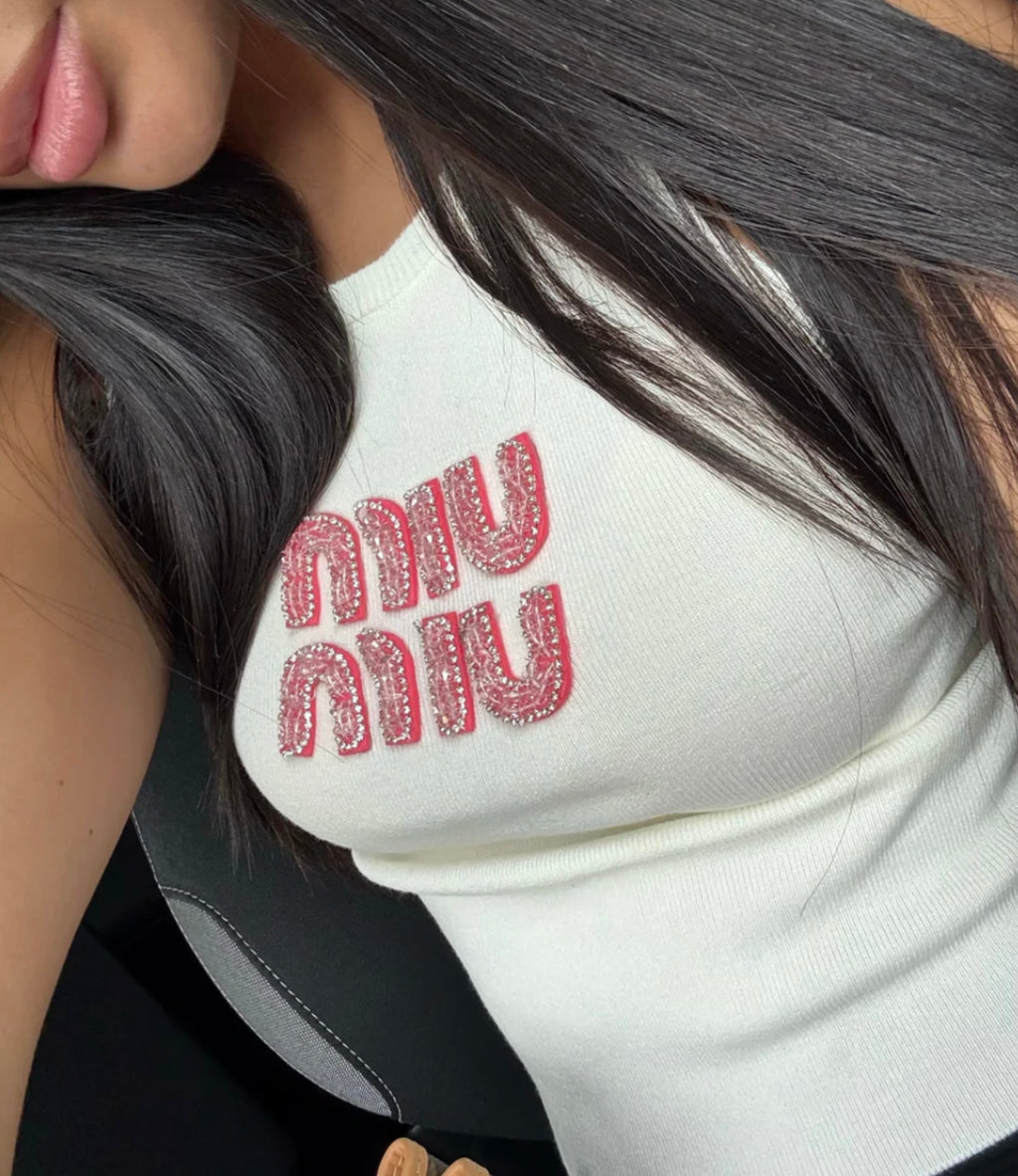 TOP MIU MIU BLANC AVEC LOGO BRODÉ ROSE