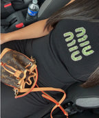 TOP MIU MIU NOIR AVEC LOGO BRODÉ VERT
