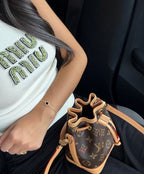 TOP MIU MIU BLANC AVEC LOGO BRODÉ VERT